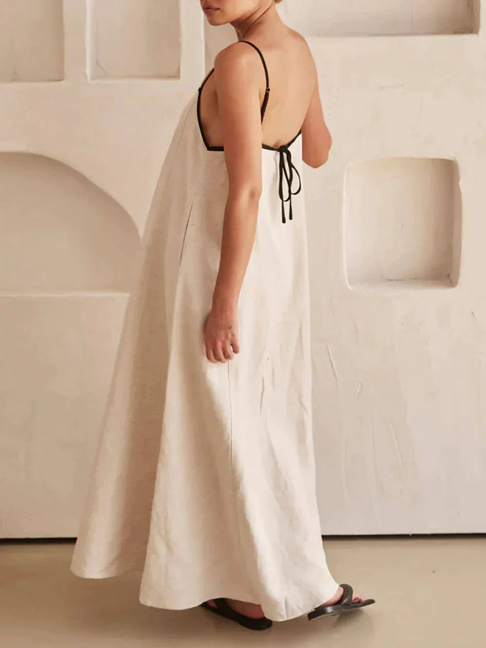 Robe à bretelles contrastée classique pour les fêtes de fin d'année