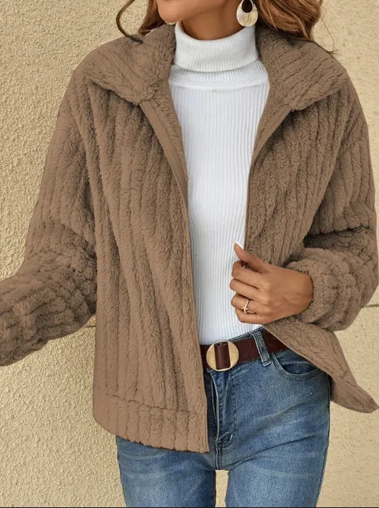 Veste courte zippée en polaire à revers