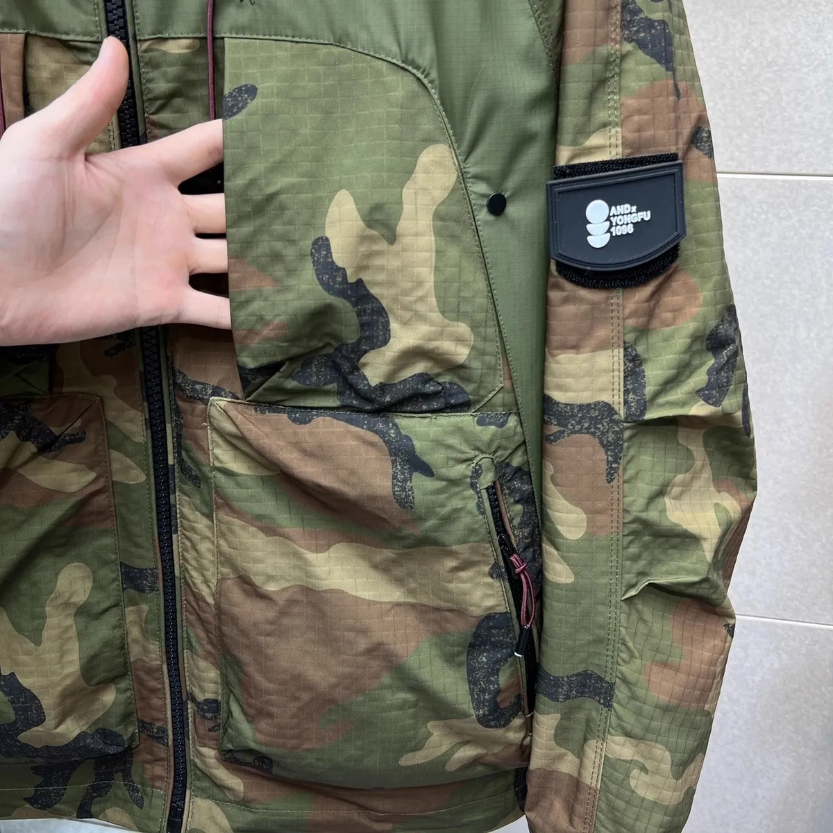 Veste coupe-vent à capuche camouflage homme – Ruben