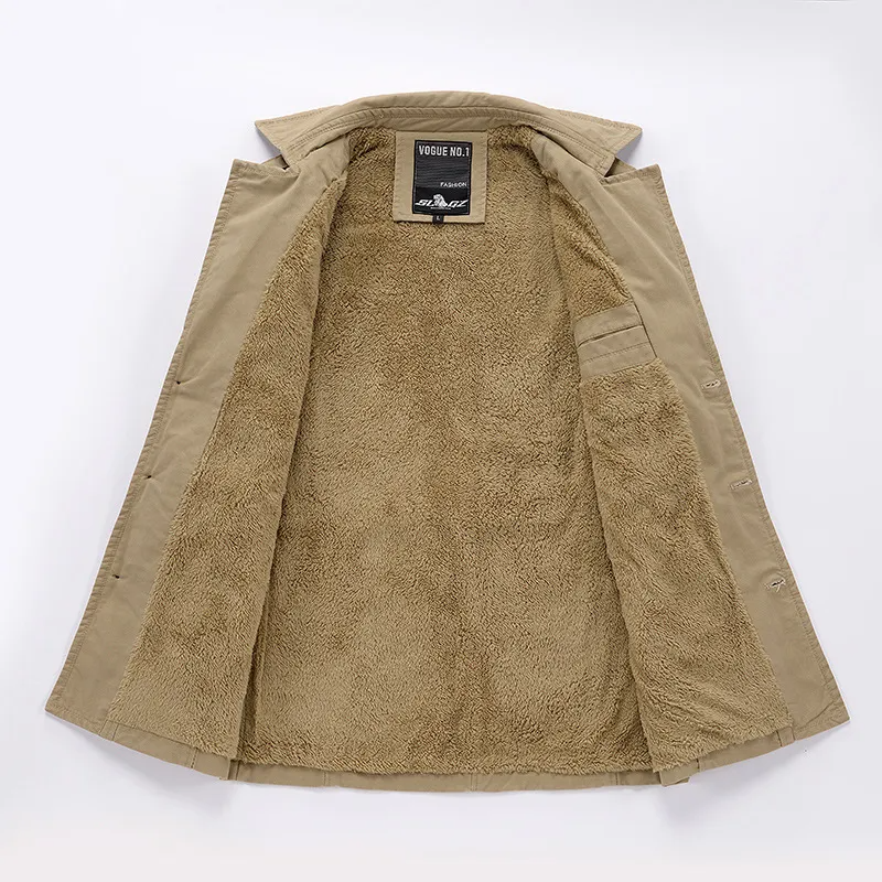 Trench-coat long ceinturé isolé homme