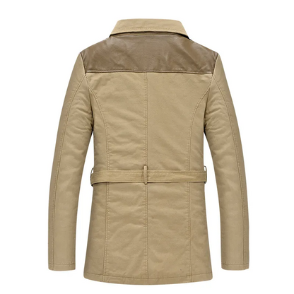 Trench-coat long ceinturé isolé homme